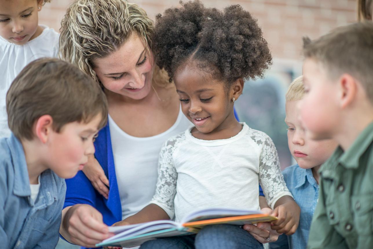 Voorlezen aan een groep kinderen
